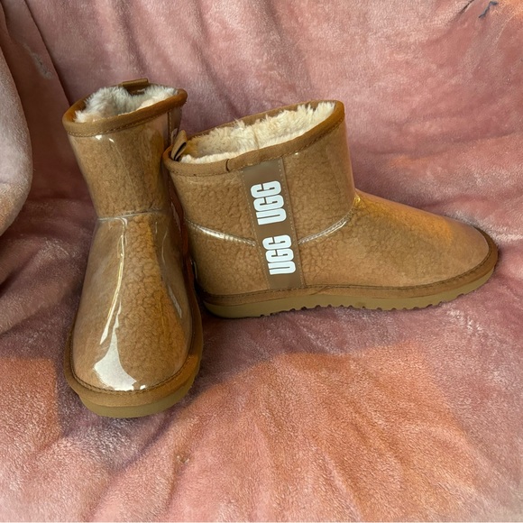 Women’s Uggs classic clear mini Boots Waterproof plastic logo fleece lined 9 - Picture 3 of 7